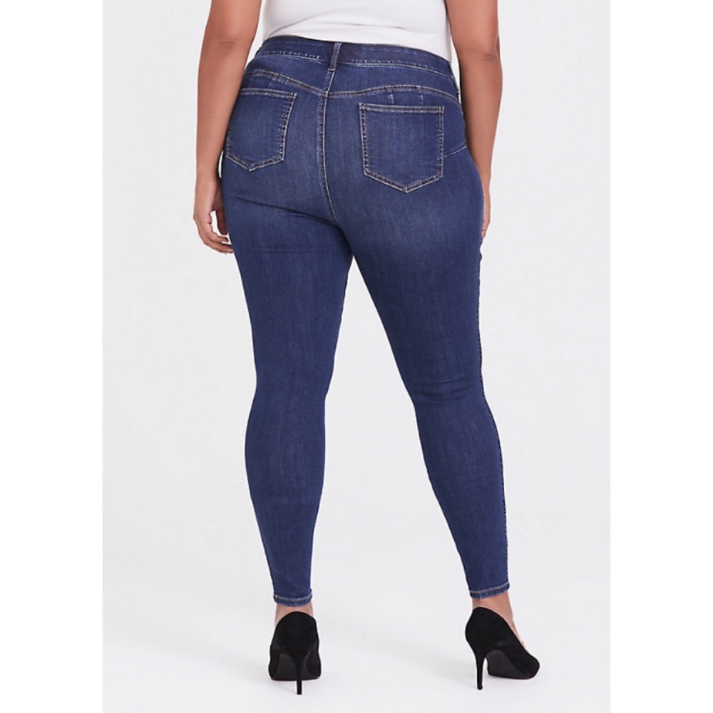🆕Torrid Bombshell Medium Wash Skinny Jeans 18 NWT - Picture 2 of 2